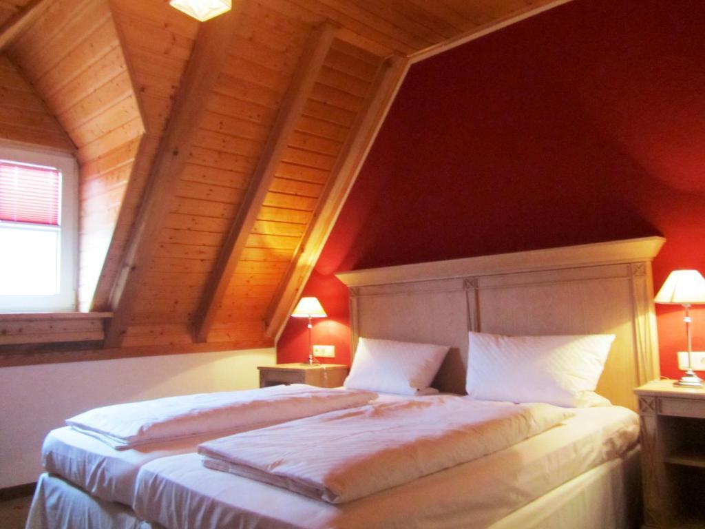 Hotel Leinsweiler Hof Стая снимка