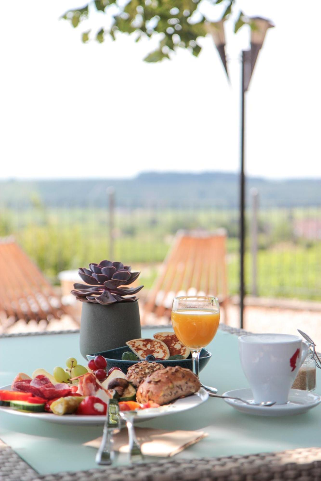 Hotel Leinsweiler Hof Екстериор снимка